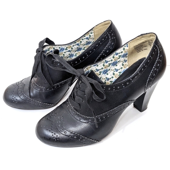 American Eagle Outfitters Shoes - AMERICAN Eagle Oxford Vintage Inspired Lace Up Heeled Booties 9.5